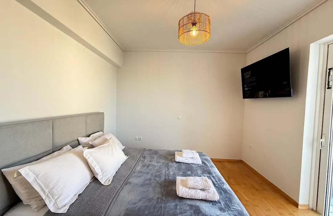 Sunny Home Private Jacuzzi Hydromassage, Fireplace, Acropolis & Lycabettus View, Underground Parking, 300M Metro Peristeri-1